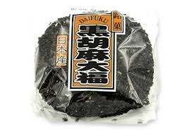 Black Bean Rice Cake Stuffed with red sweet bean / 黒胡麻大福 110g - Konbiniya Japan Centre